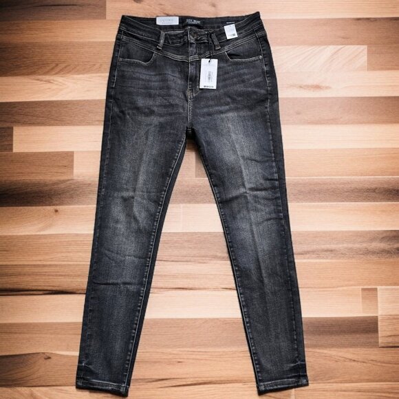 NWT JUDY BLUE (15/32) Gray/Black Yoke Distressed Skinny Fit Stretchy Jeans - Picture 3 of 7